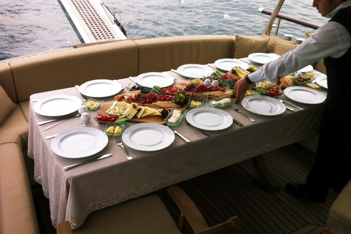 Teknede Kahvaltı